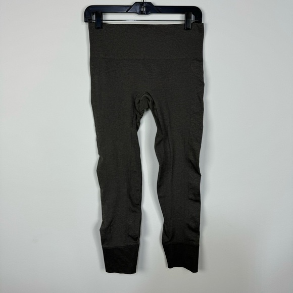 Lululemon Olive Green Seamless Cropped Leggings athletic athleisure - Picture 1 of 4